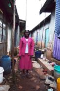 Sandra, a member of Tuungane Pamoja artisan group of Kawangware slum, 2016. (c) Colleen Briggs